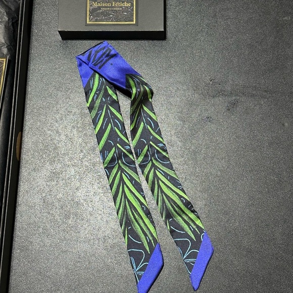 Maison Fétiche Orient 130 Tropical Leaf Print Silk Scarf  Box Rolled Edges Silk - Picture 13 of 16